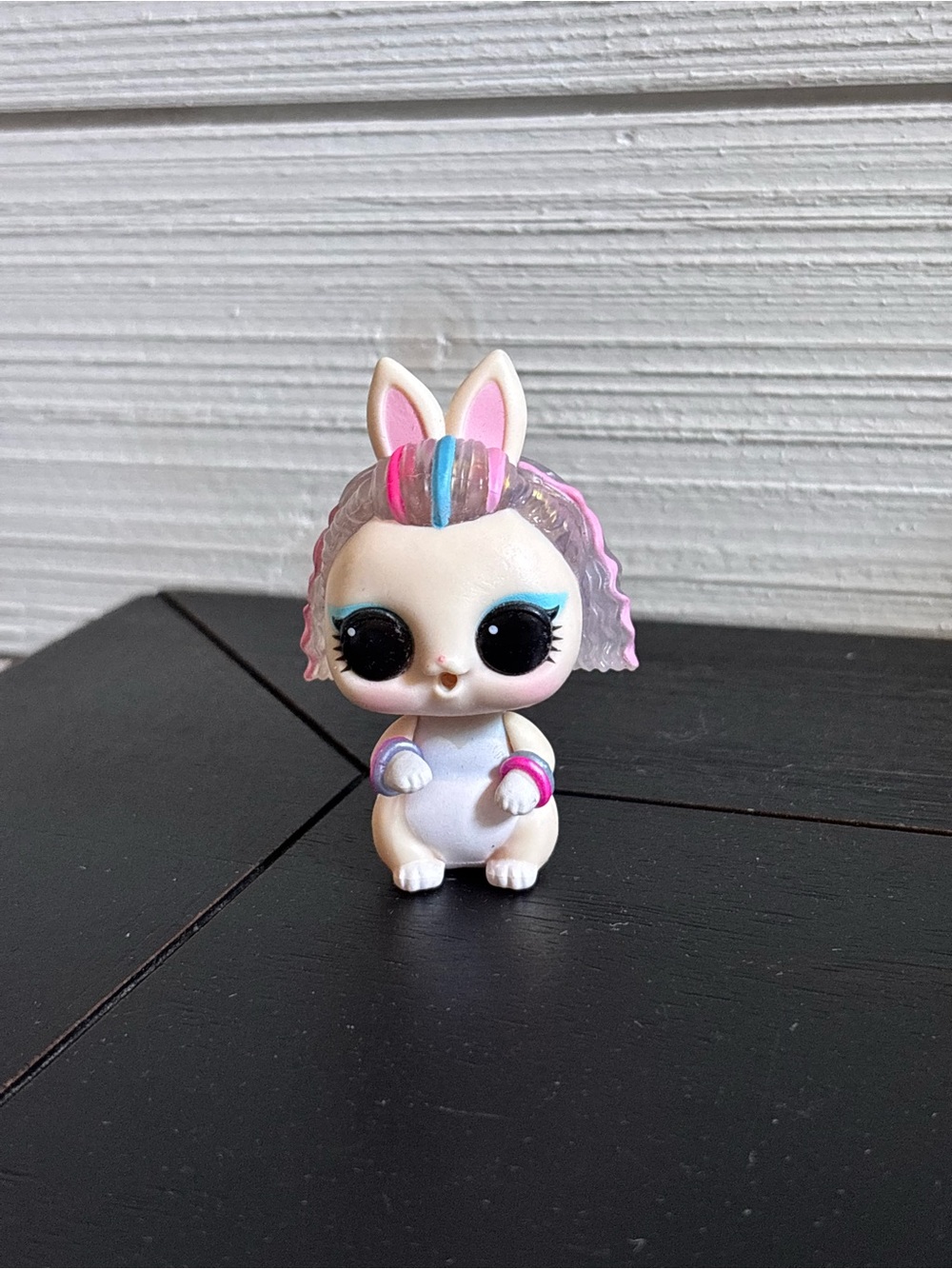 LOL Surprise! Glitter Color Change Pet 80s BUNNY Character Collectible